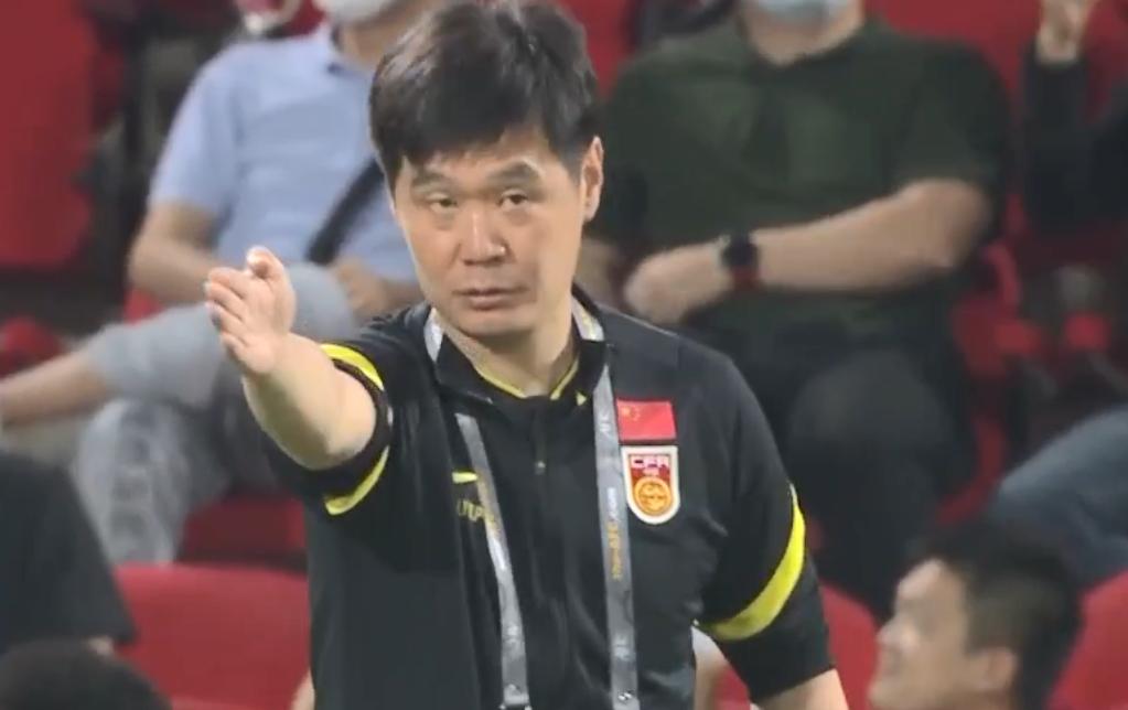 国足世界排名跌两名,国际足联最新国足排名