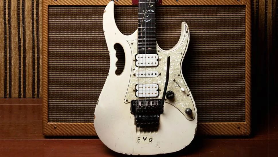 吉他大师stevevai弹海阔天空,吉他大师stevevai弹吉他特点