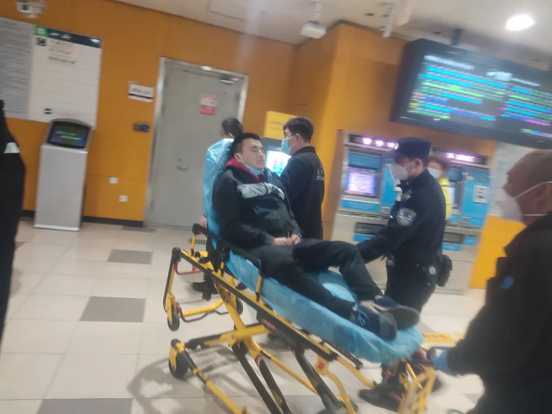 警花表白同为民警的新郎,警花燕子电影完整版