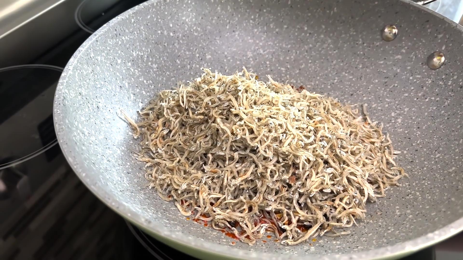 足疗小鱼真的吃死皮吗,足疗店的小鱼能吃吗