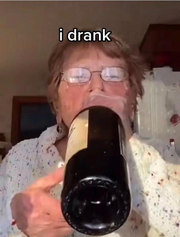 国外老太太参加前男友葬礼 (外国老太太参加前任葬礼)