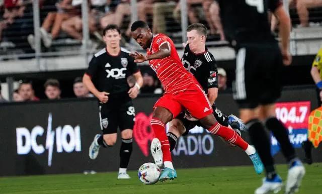 今日头条热议榜,黄潜vs拜仁莱万