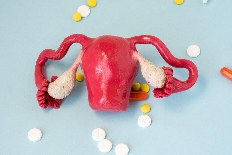 身上的毛毛大片脱落正常吗,洗澡后腿部掉皮屑是怎么回事