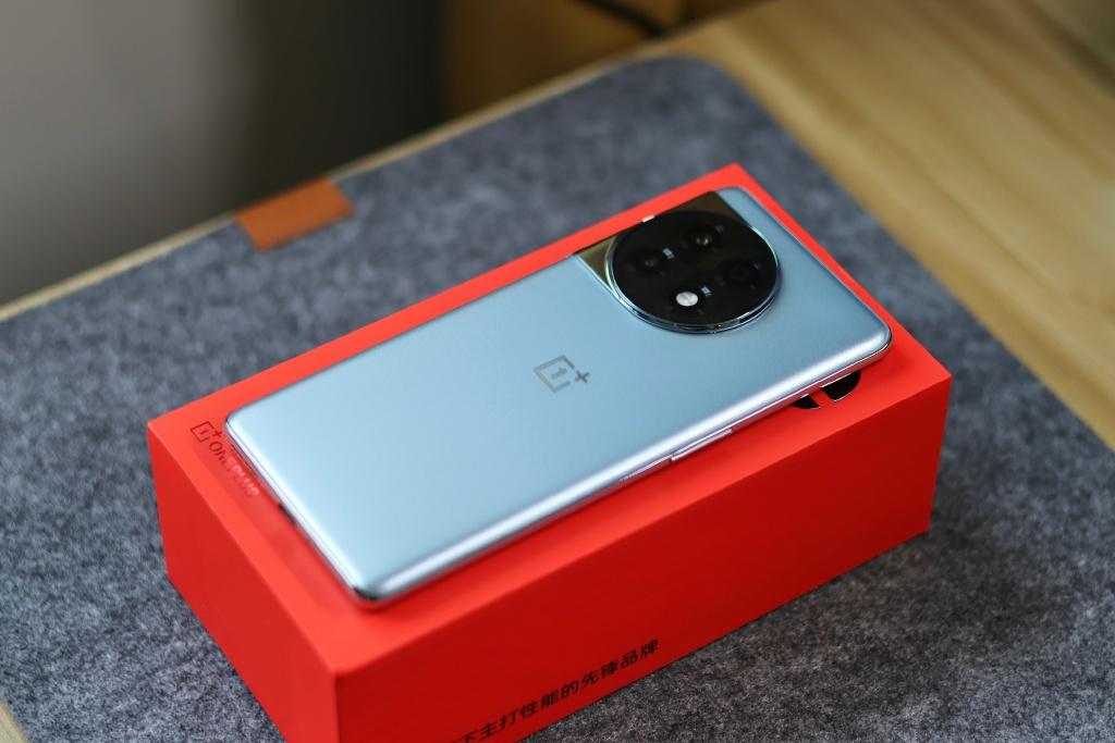 “O粉”换机攻略，1500-2500价位选这两款，流畅用四年无压力