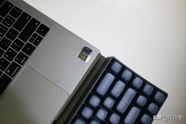 洛斐小翘键盘值不值得购买,lofree洛斐小翘暗夜蓝键盘测评