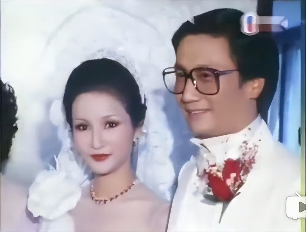 相差49岁的爷孙恋，12年后换回2000万分手费，coco这么做值吗？