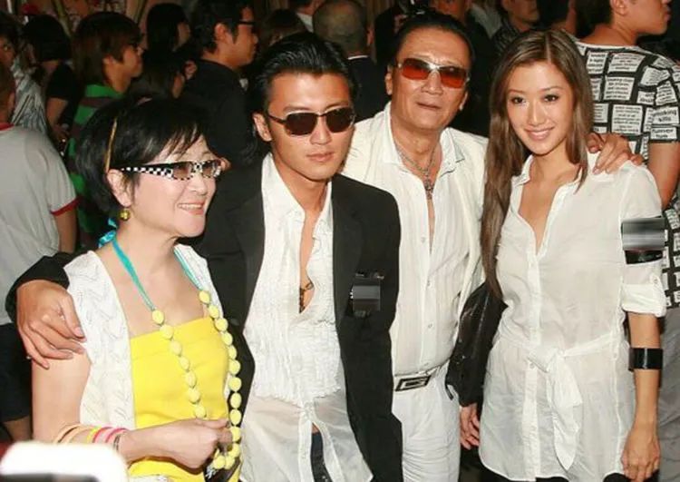 被谢贤宠了12年,coco什么时间和谢贤好的