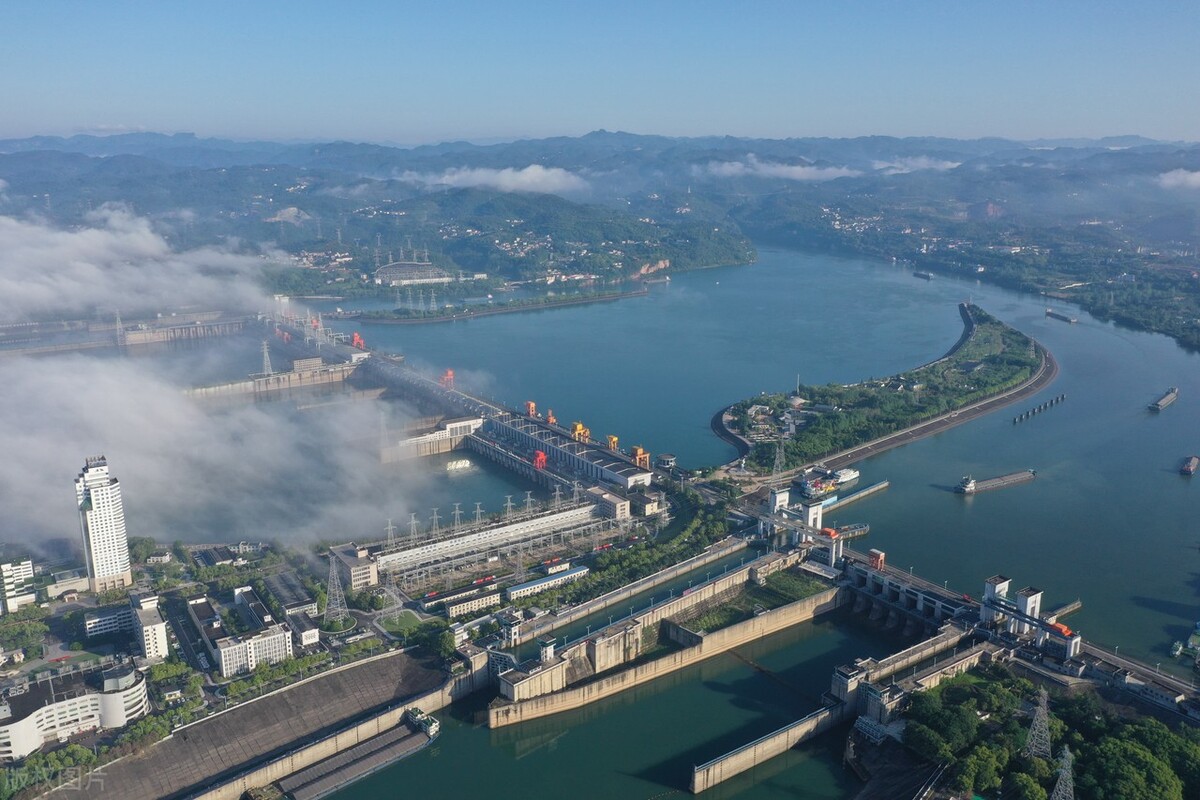 为什么经济通缩导致普通人生活困难？普通人如何度过经济通缩时期