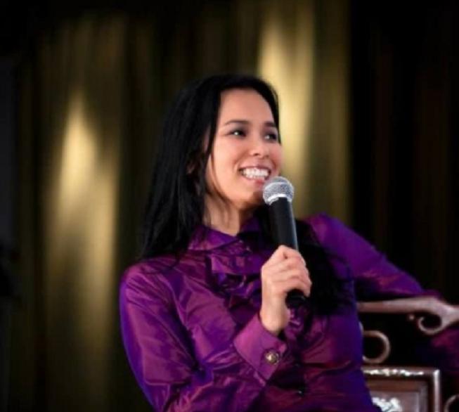 58岁韦唯疑要全面复出！近照大变瘦出“排骨胸”，自曝身体状态差