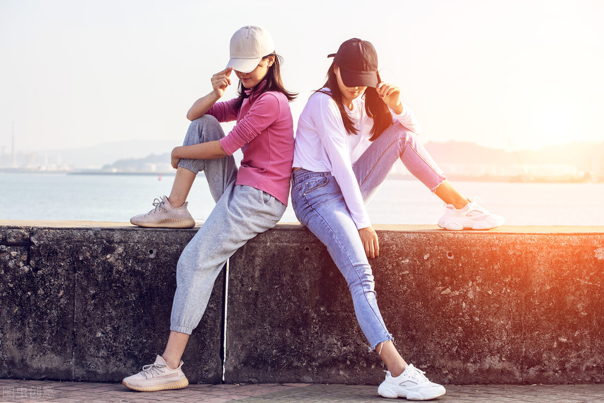 夫妻之间的年龄差多少才合适,夫妻年龄相差大生理有影响吗