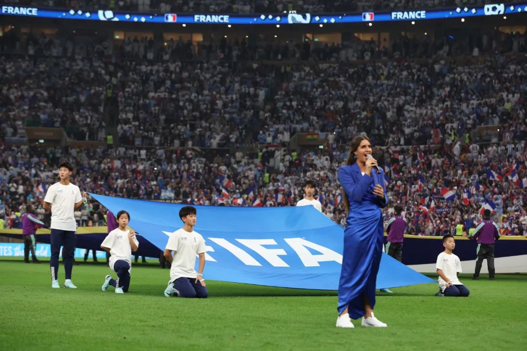 昨晚，6名中国少年与梅西姆巴佩一起登场世界杯决赛！