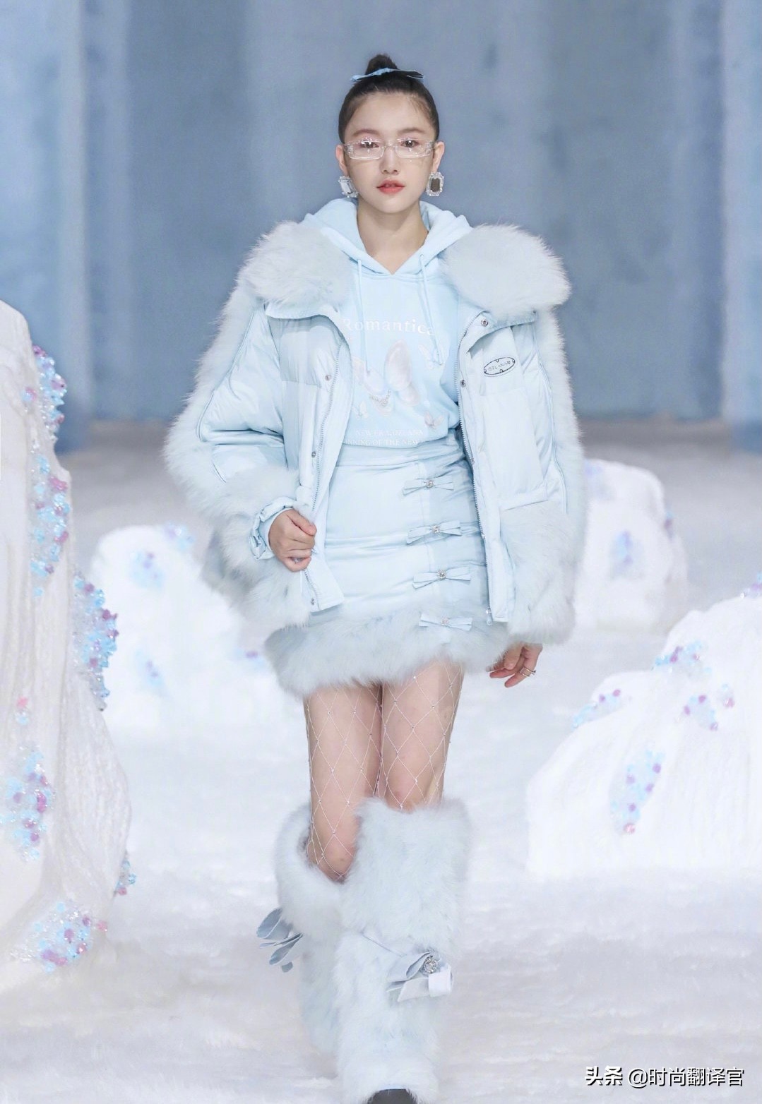 穿派克衣服怎么搭配裤子,穿派克皮草适合戴什么耳环