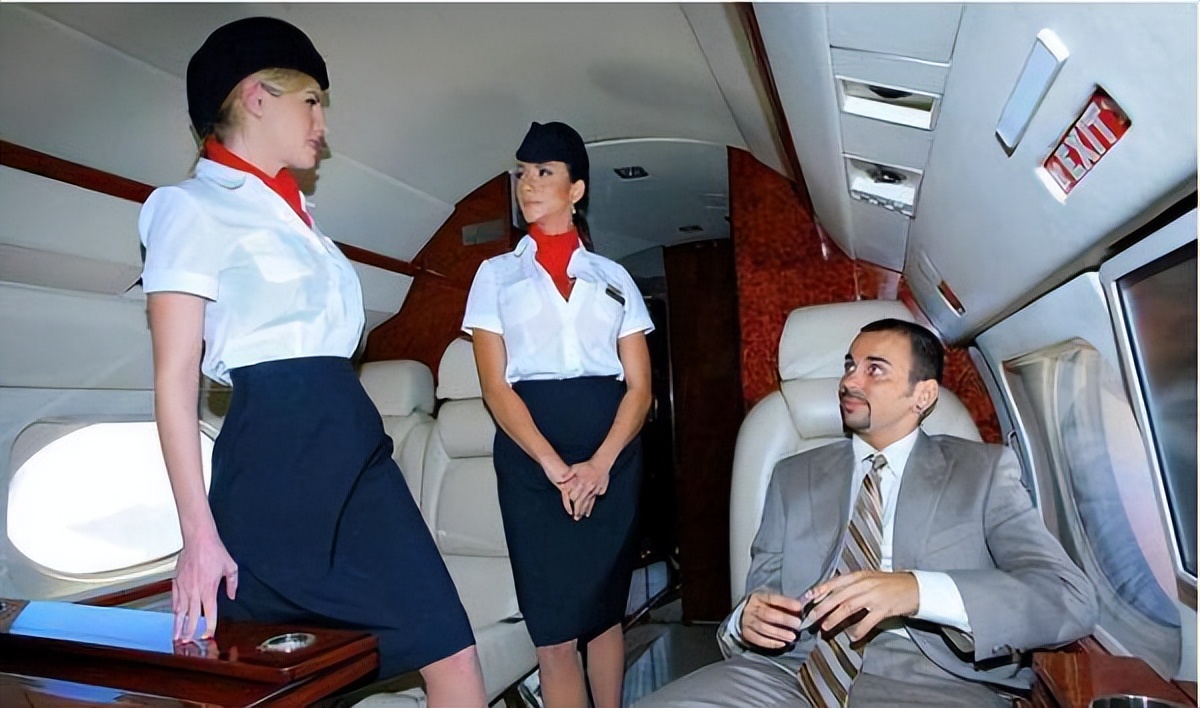 私人飞机的空姐都做什么,私人飞机上的空姐是干什么的