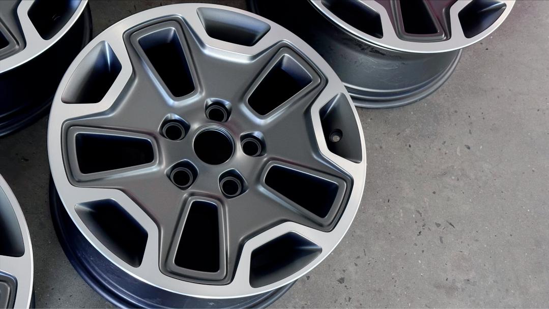 翻新报废牧马人,翻新一辆废弃的牧马人