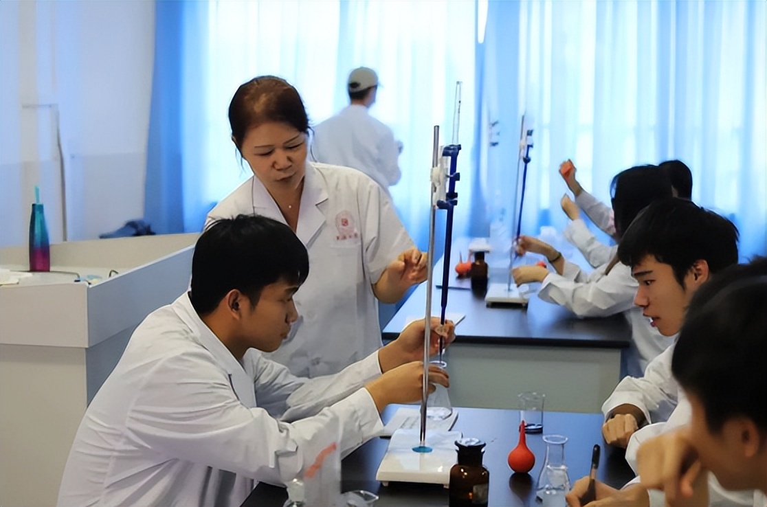 我与火爆全网的“ChatGPT”聊广州华立科技职业学院