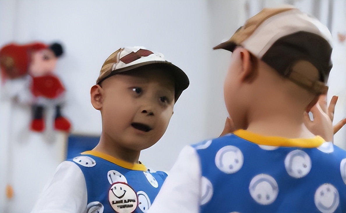 被注射抑生长剂，与女粉丝裸聊，这4位童星，真的被父母害惨了