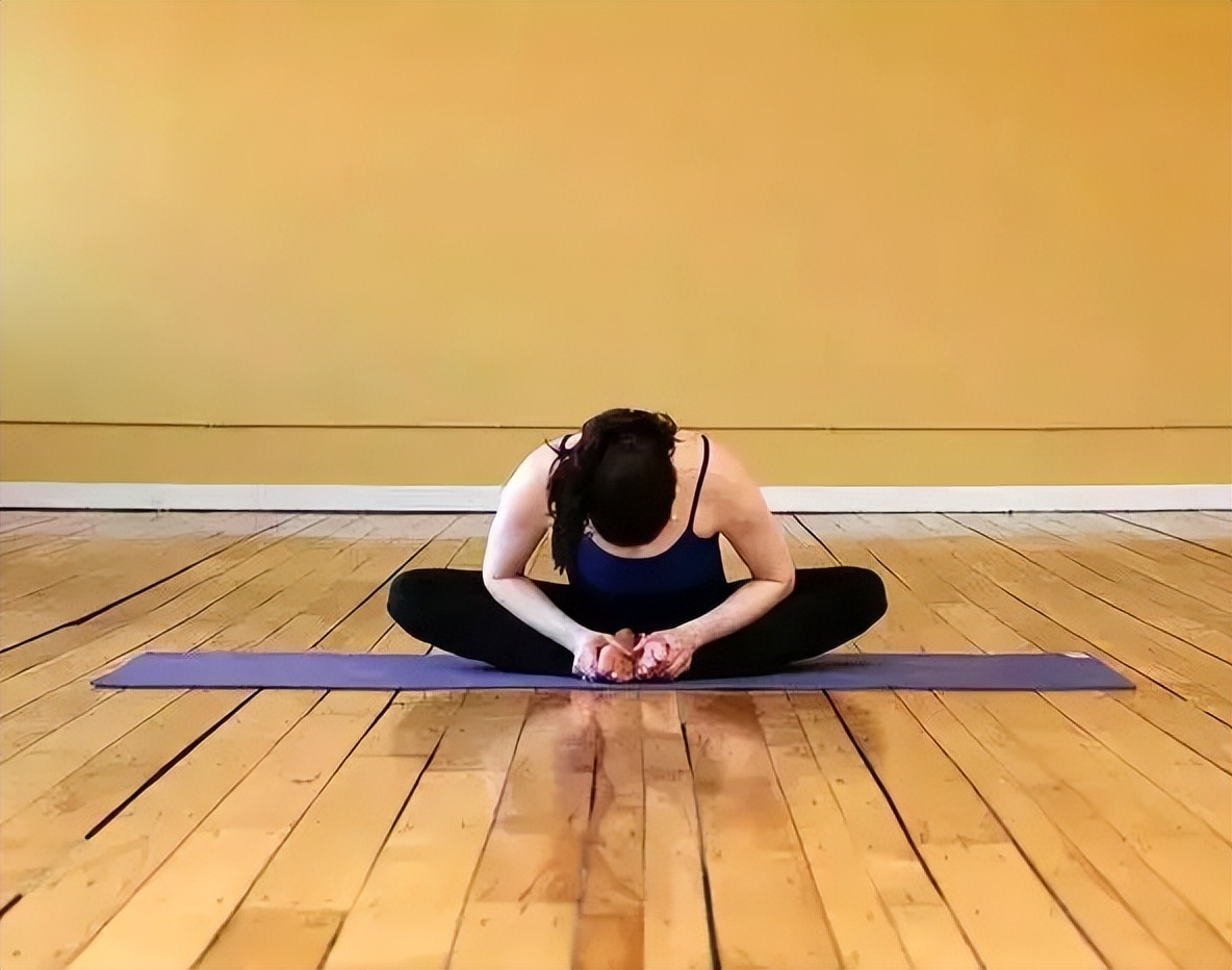 拉筋延寿推荐四个舒展小妙招,筋长一寸寿延十年每天拉筋10分钟