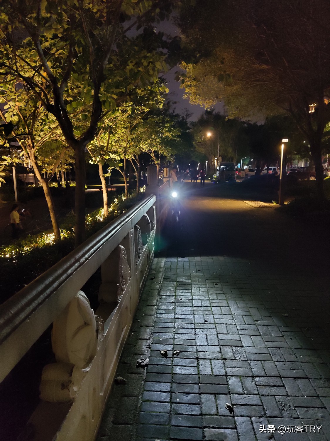 10样总价500元的新人骑行装备，包括头盔、德规车灯、智能手环