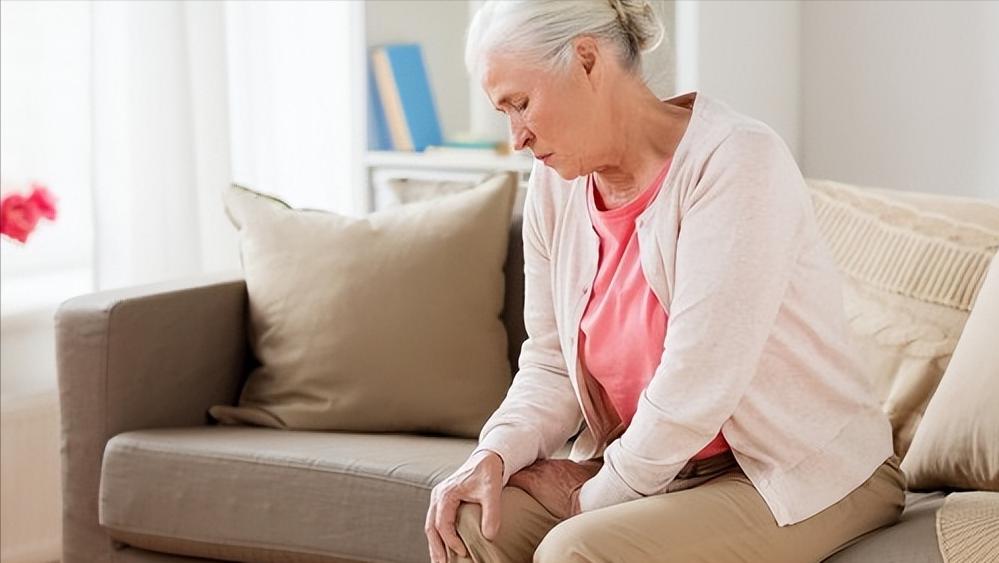 女的最近老是腰疼是宫颈癌吗,女生腿疼警惕癌症