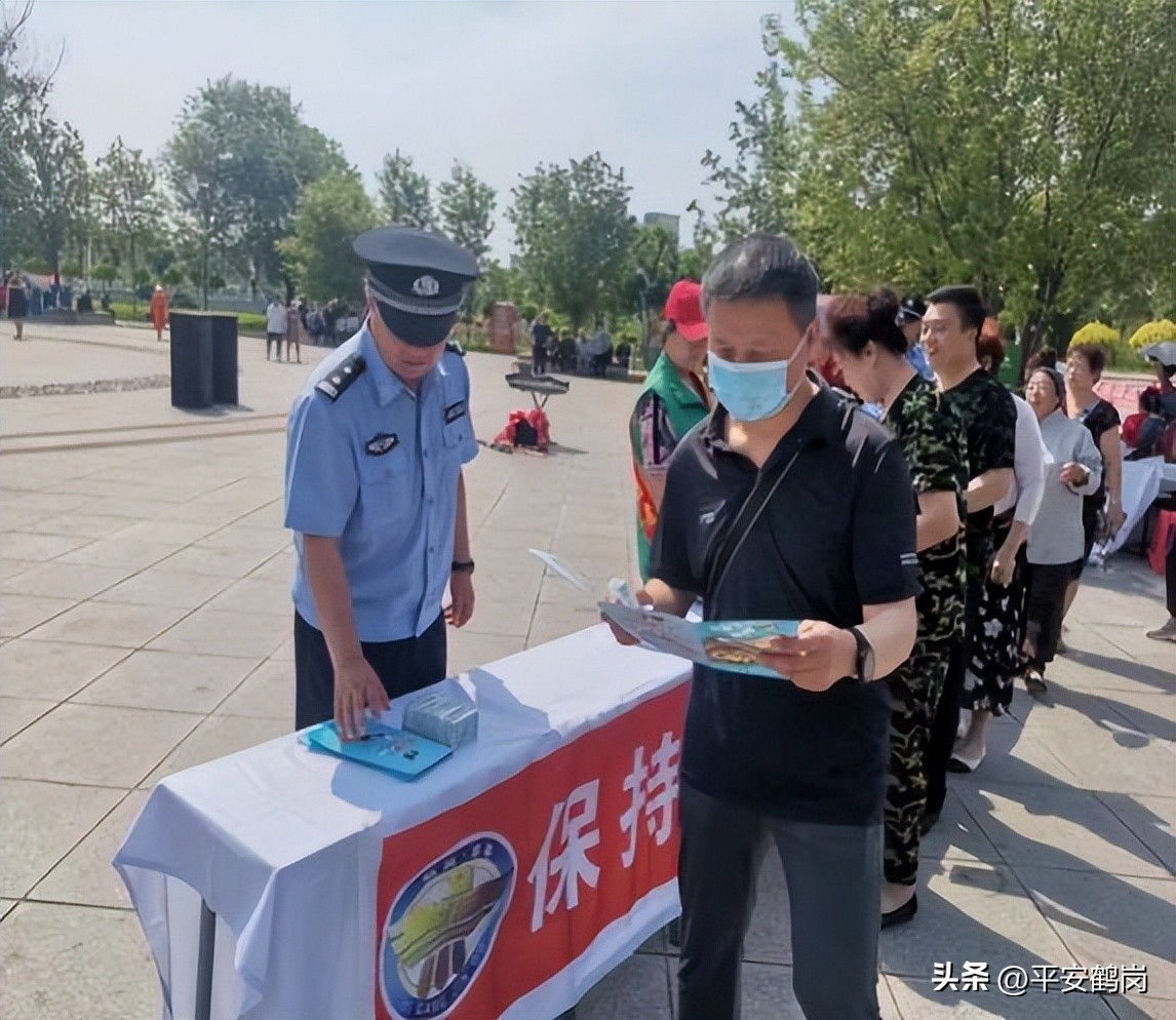 鹤岗市公安局关于禁毒宣传活动,铲毒禁毒宣传进万家