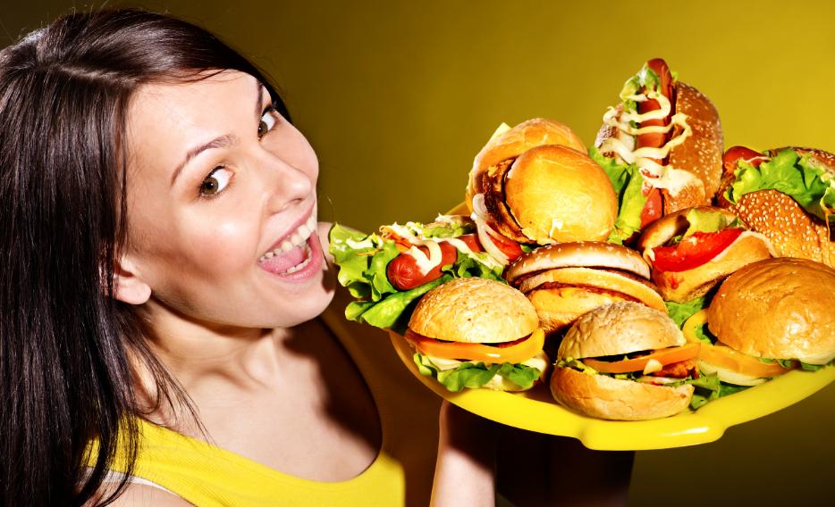 男子买汉堡只有面包无肉,男子花15元买汉堡只有面包没有肉