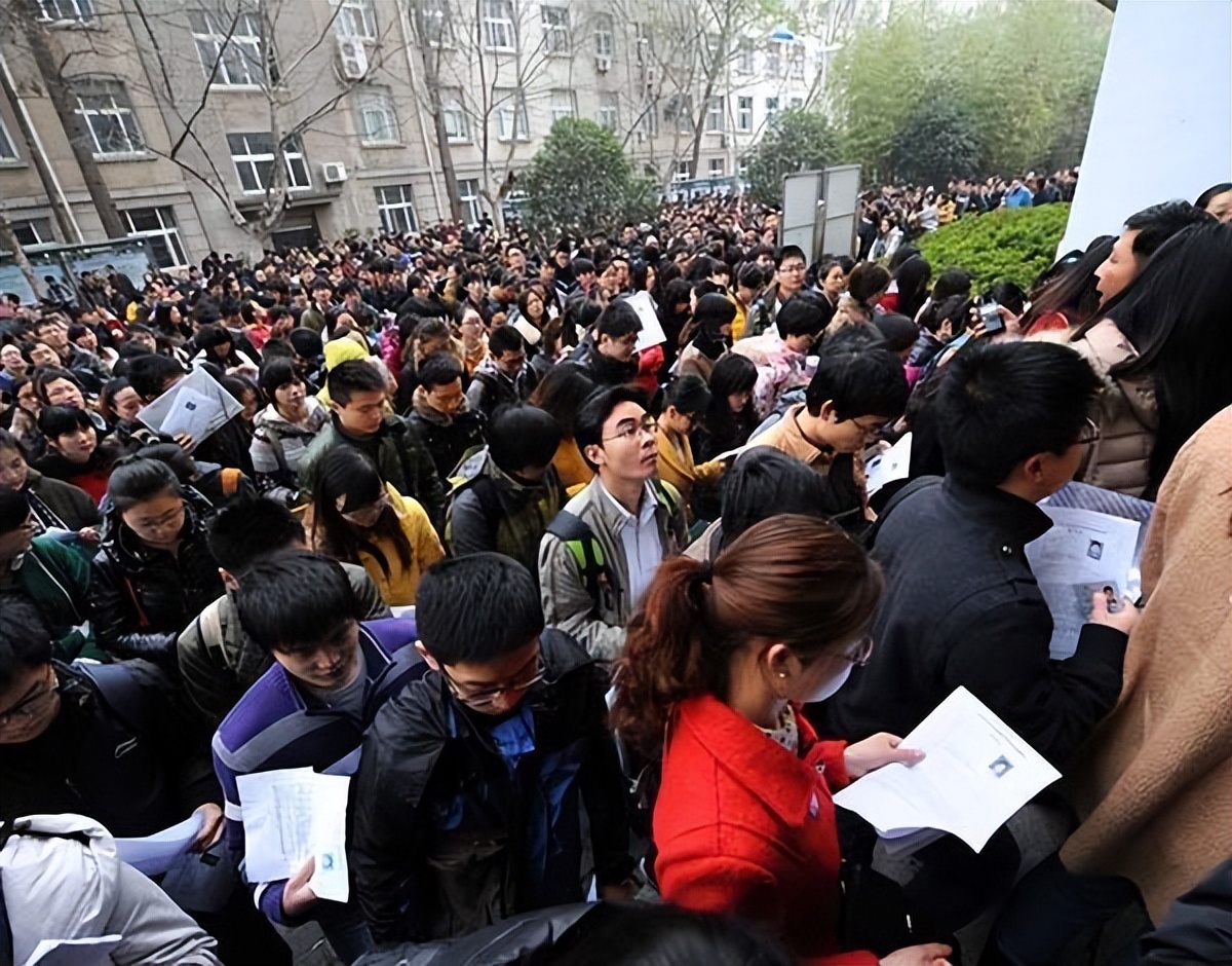 副处级公务员退休收入到底是多少,副处级公务员绩效工资