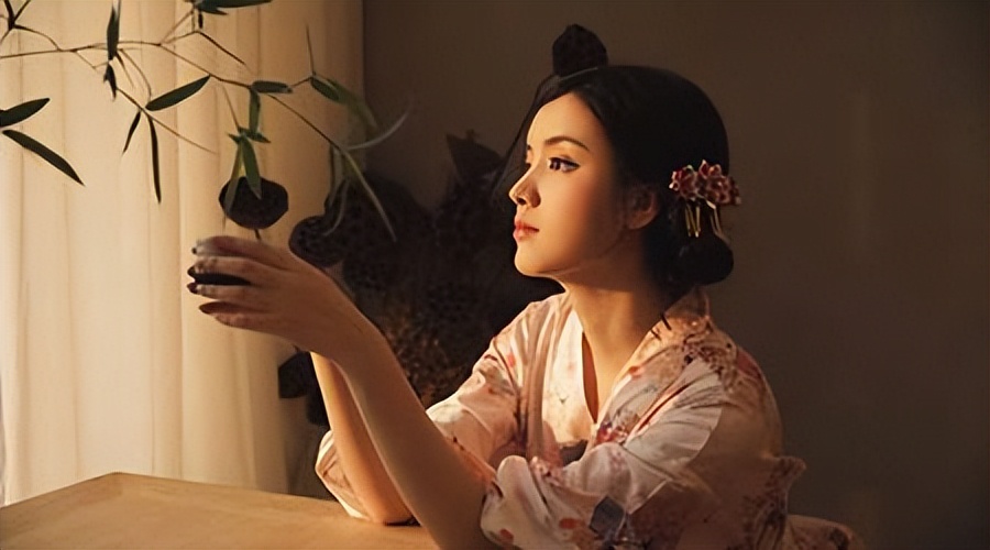 三本穿越重生经典小说情节超亮眼,三本穿越重生经典小说越看越心动