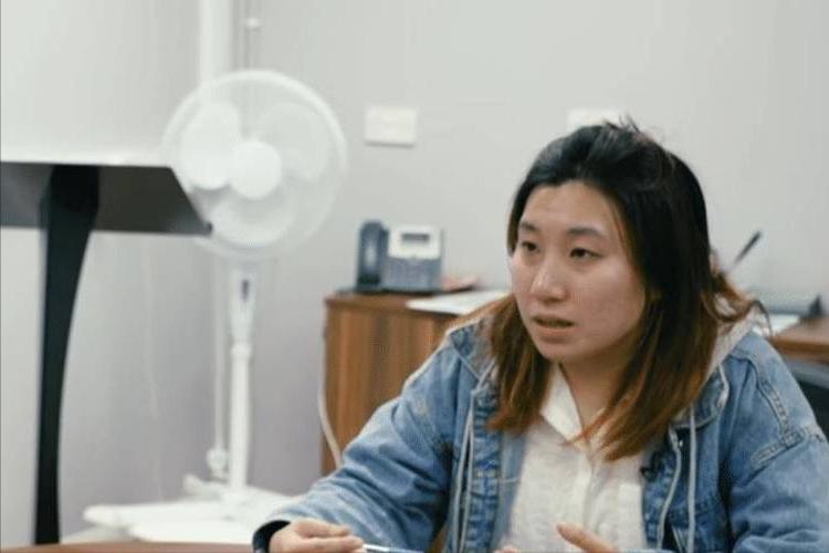 月薪7万的夫妇宁愿在英国当乞丐,中国夫妻放弃七万月薪去英国