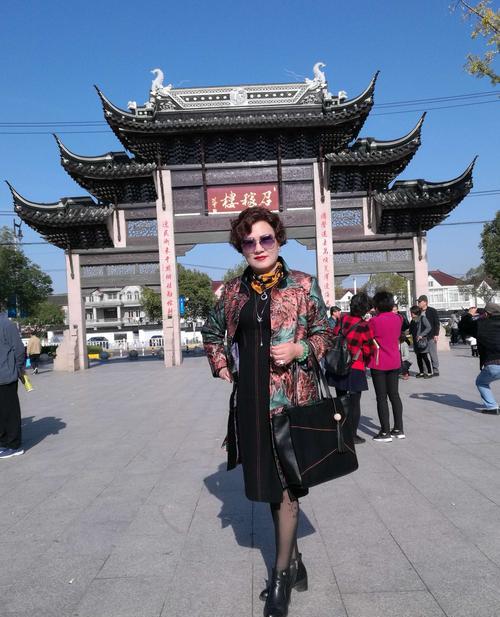 但凡持仓出现上涨两颗星，一定要拿稳，后市不是涨停就是涨不停