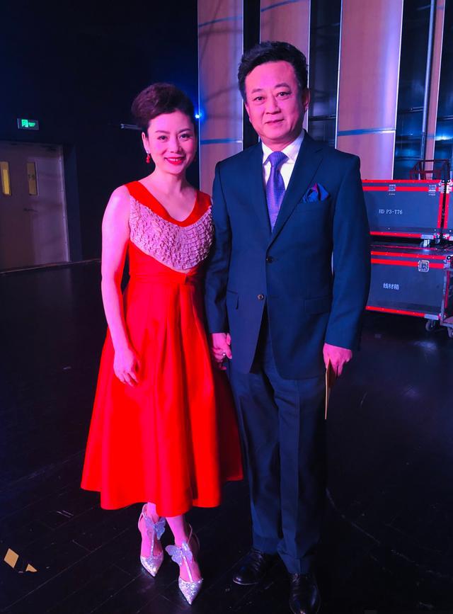 名嘴朱军现在变成什么样,央视一哥朱军现在生活得怎么样了