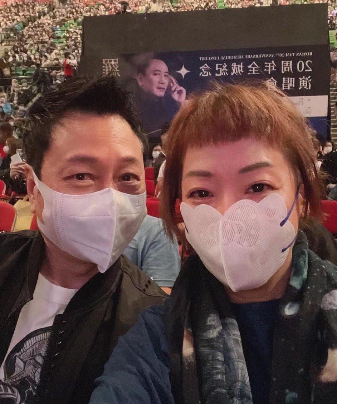 郑欣宜穿婚纱唱歌演唱会,郑欣宜罗文演唱会