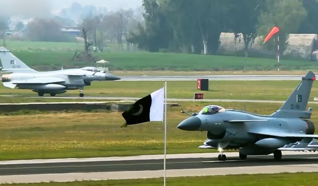 巴铁买歼10ce能打过阵风吗,巴基斯坦讨论歼10