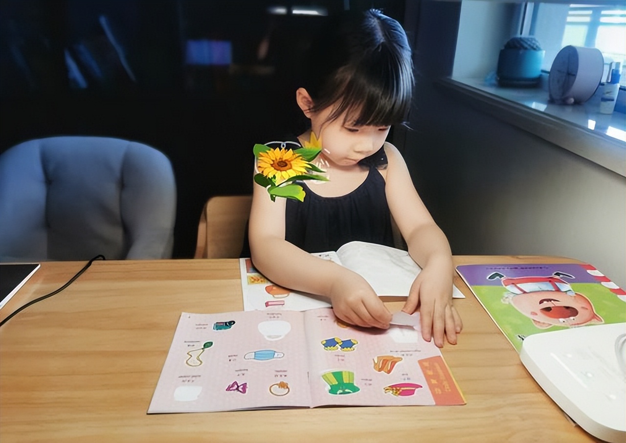 家长做到四点培养学霸孩子的视频,家长每天30分钟陪伴孩子