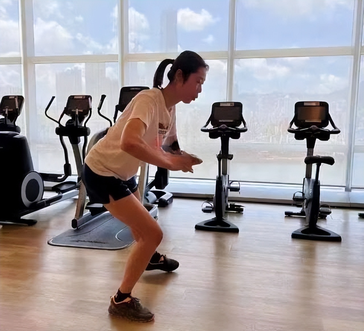 朱婷被误解！去香港是康复治疗，游艇是友人安排，身体健康最重要