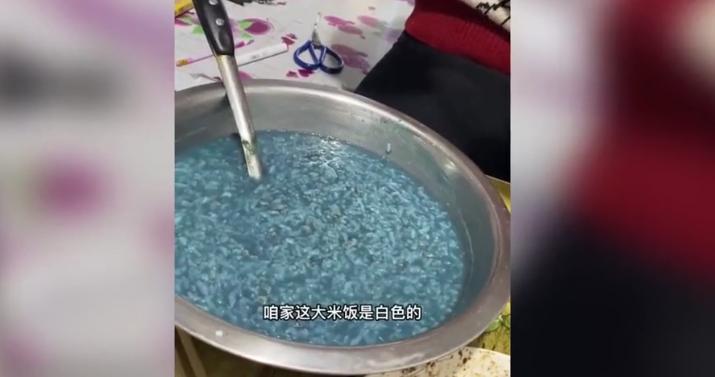 大米粥变蓝色,大米粥变绿还能吃吗