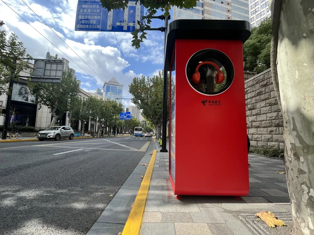 上海全封闭电话亭,为什么上海这么多电话亭