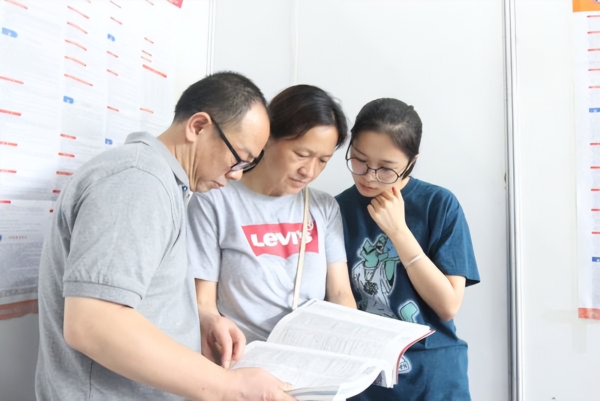 高中补课的学生高考成绩,重点高中三年补课最高能花多少钱