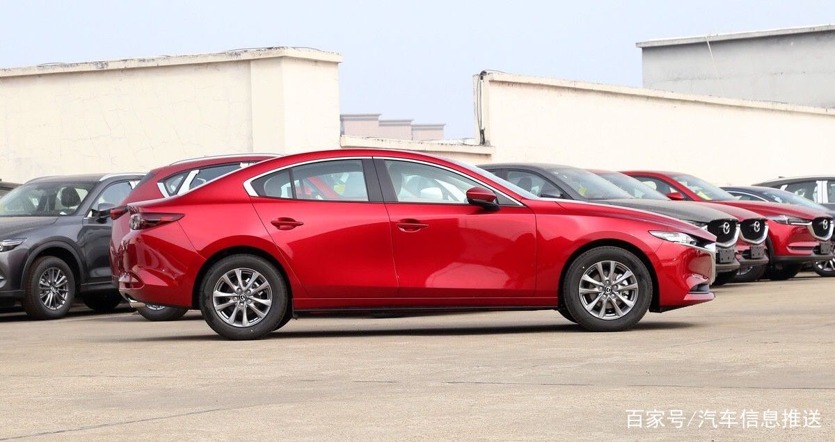 别克君威和丰田卡罗拉1.2t精英版,新款别克君威和新款卡罗拉