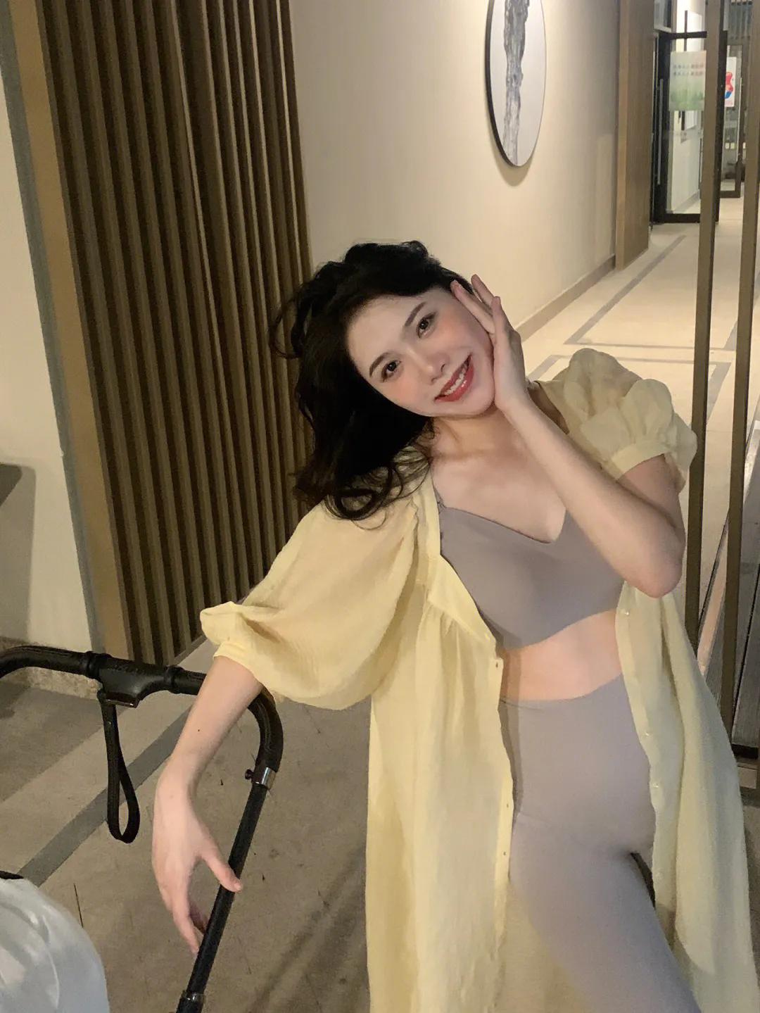 露肚子孕妈装,孕期露肚穿搭