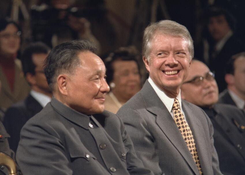 中越开战前，*小平邓**出访美国巧用奇谋，致使苏联百万大军不敢妄动