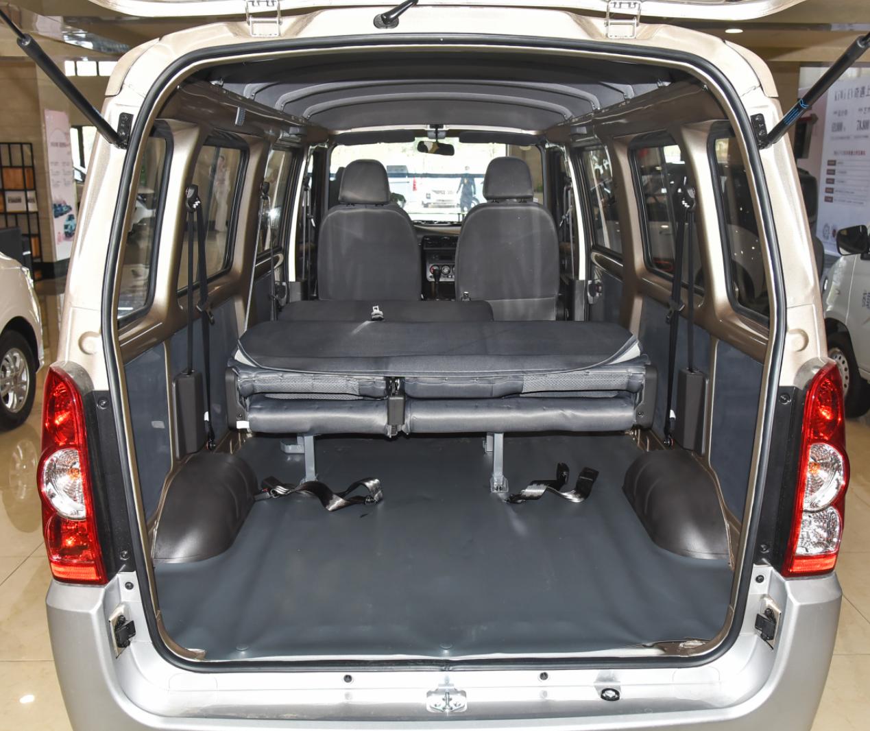 五菱荣光品牌型号是多少,五菱荣光算什么车型