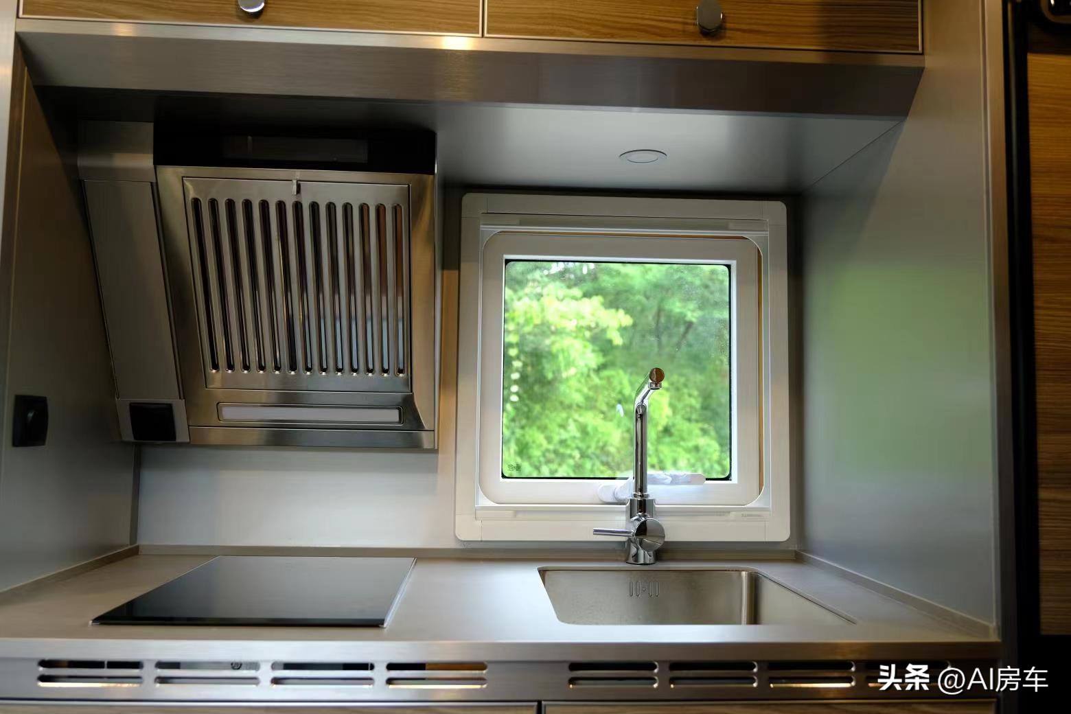 非常少见的阿莫迪罗福特f550房车,f550锐行者越野房车户外旅游视频