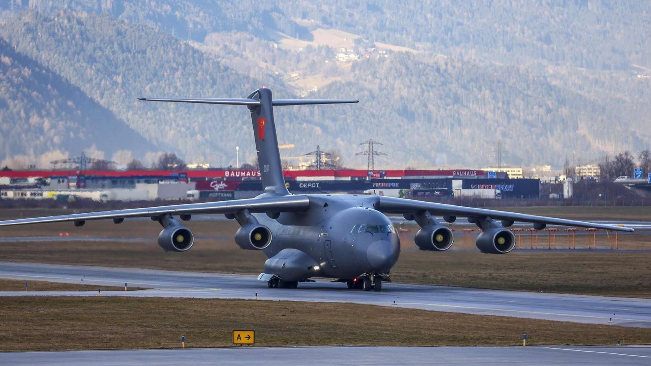 为什么飞行员都要很高,为什么飞行员的军衔都很高呢