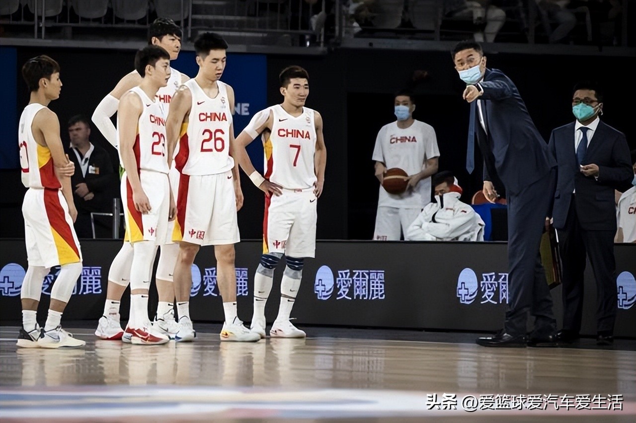 中国男篮大胜印尼王哲林,哈达迪15分狂抢进攻篮板