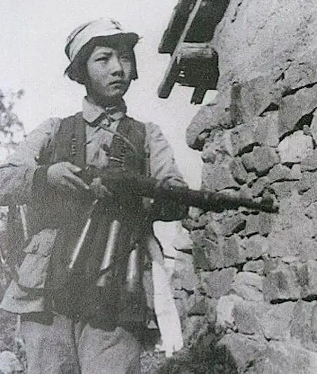 刚打完玻尿酸就别来尬演女兵了这5位女星演女兵让人看着真难受