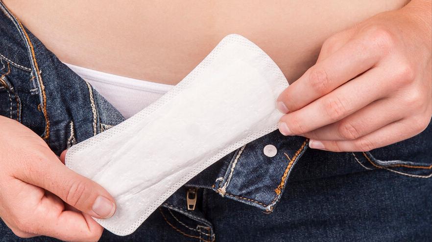 谈一谈：女性*裤内**上有黄色的分泌物，怎么回事？和妇科病有关么？