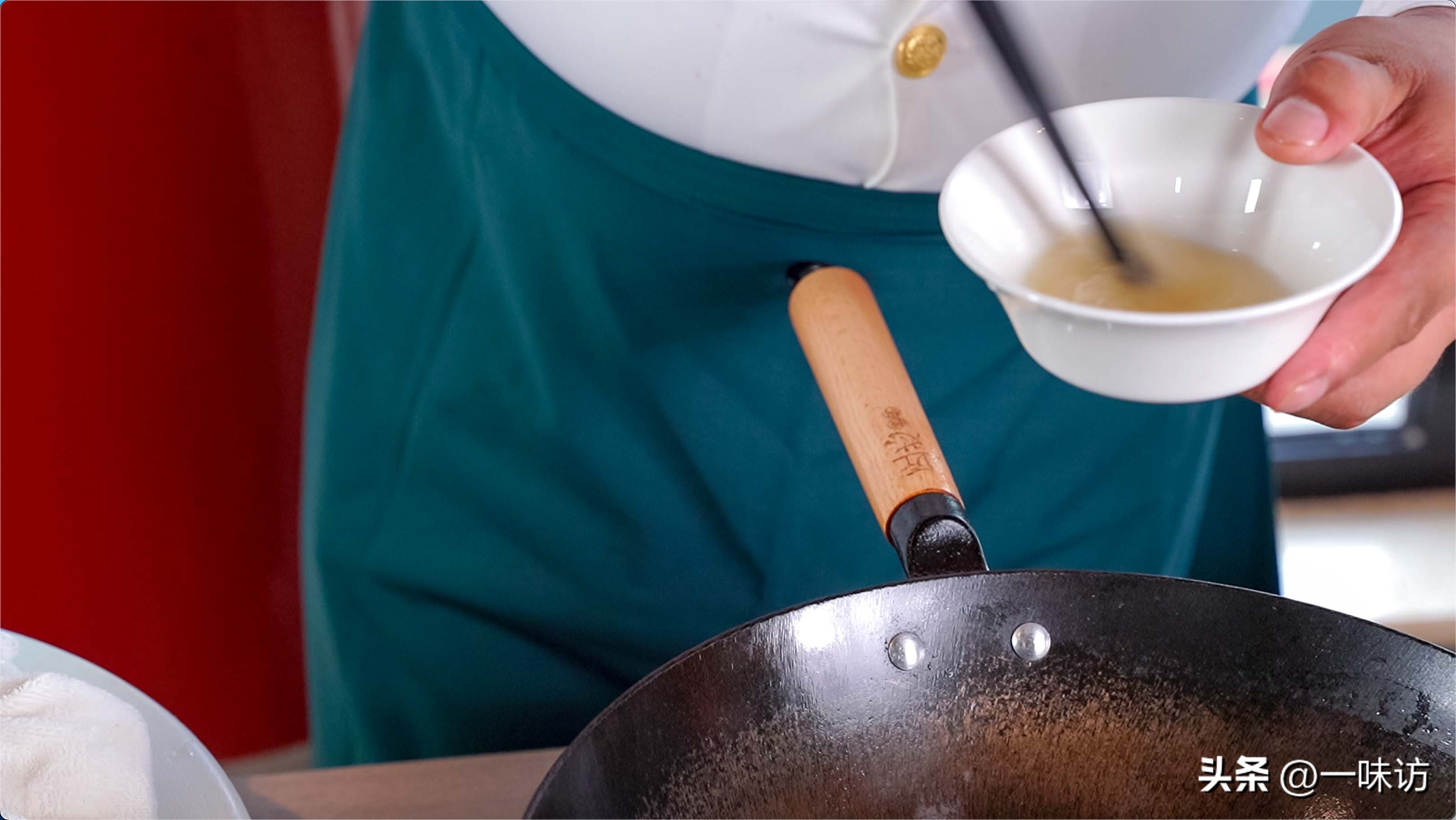 白玉菇炒肉好还是炒虾好呢,白玉菇大虾怎么做好吃