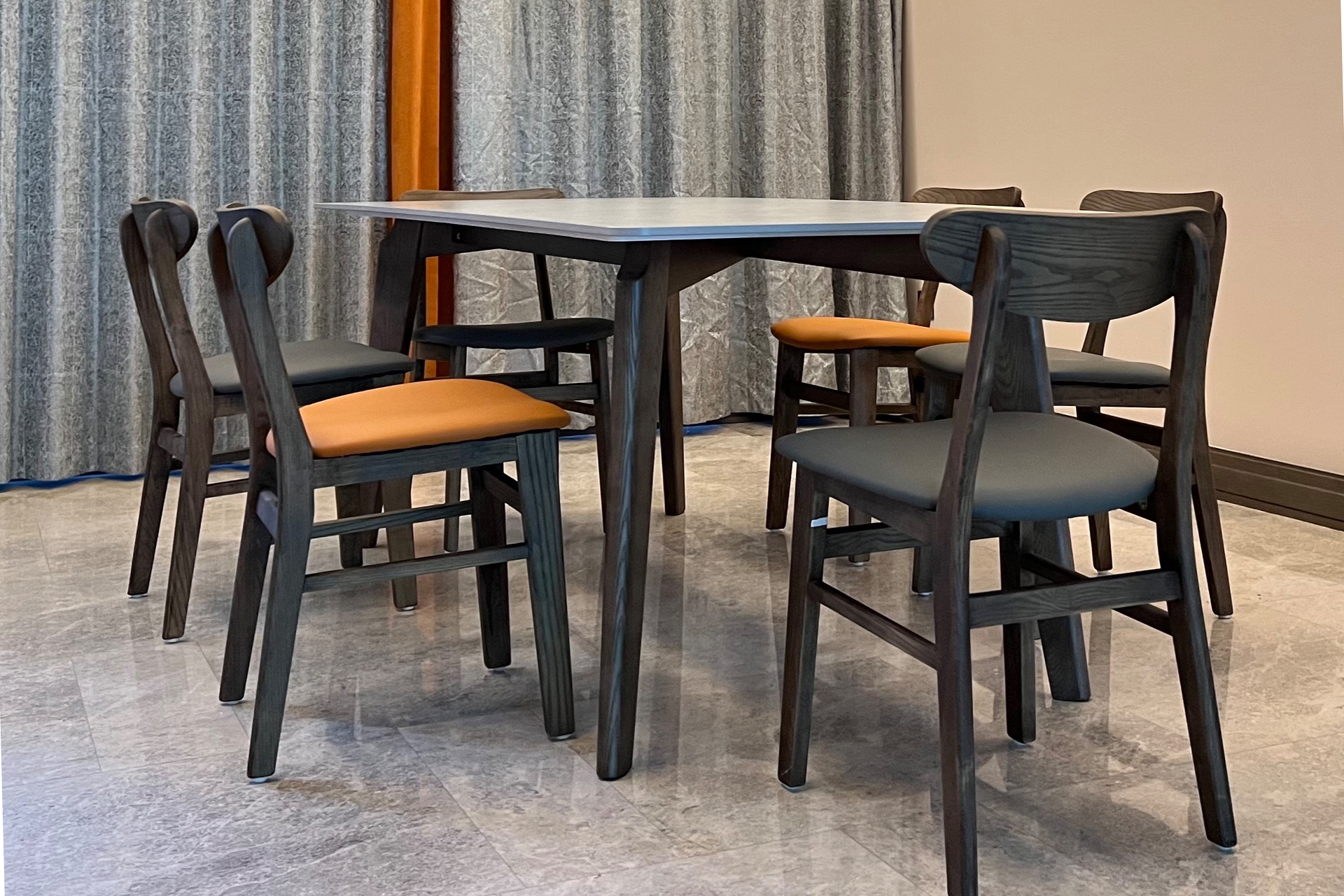 家用餐桌是圆桌好还是方桌好,餐桌圆桌选多大尺寸最合适