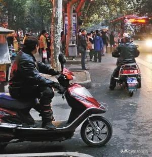 外卖小哥在疫情中的贡献,疫情期间的送菜小哥残疾