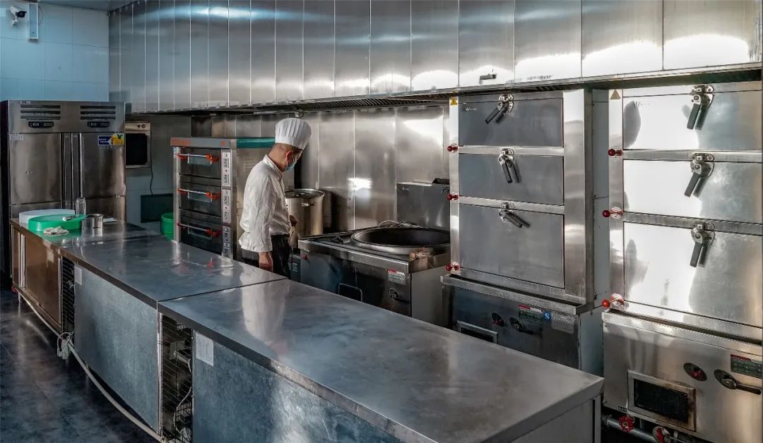 为什么厨房的水龙头要一直开着呢,后厨不关水龙头